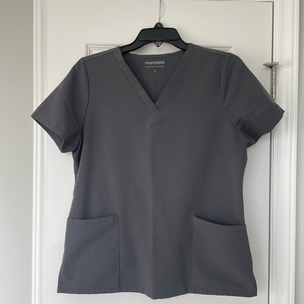 Mandala women’s scrub top - gray
